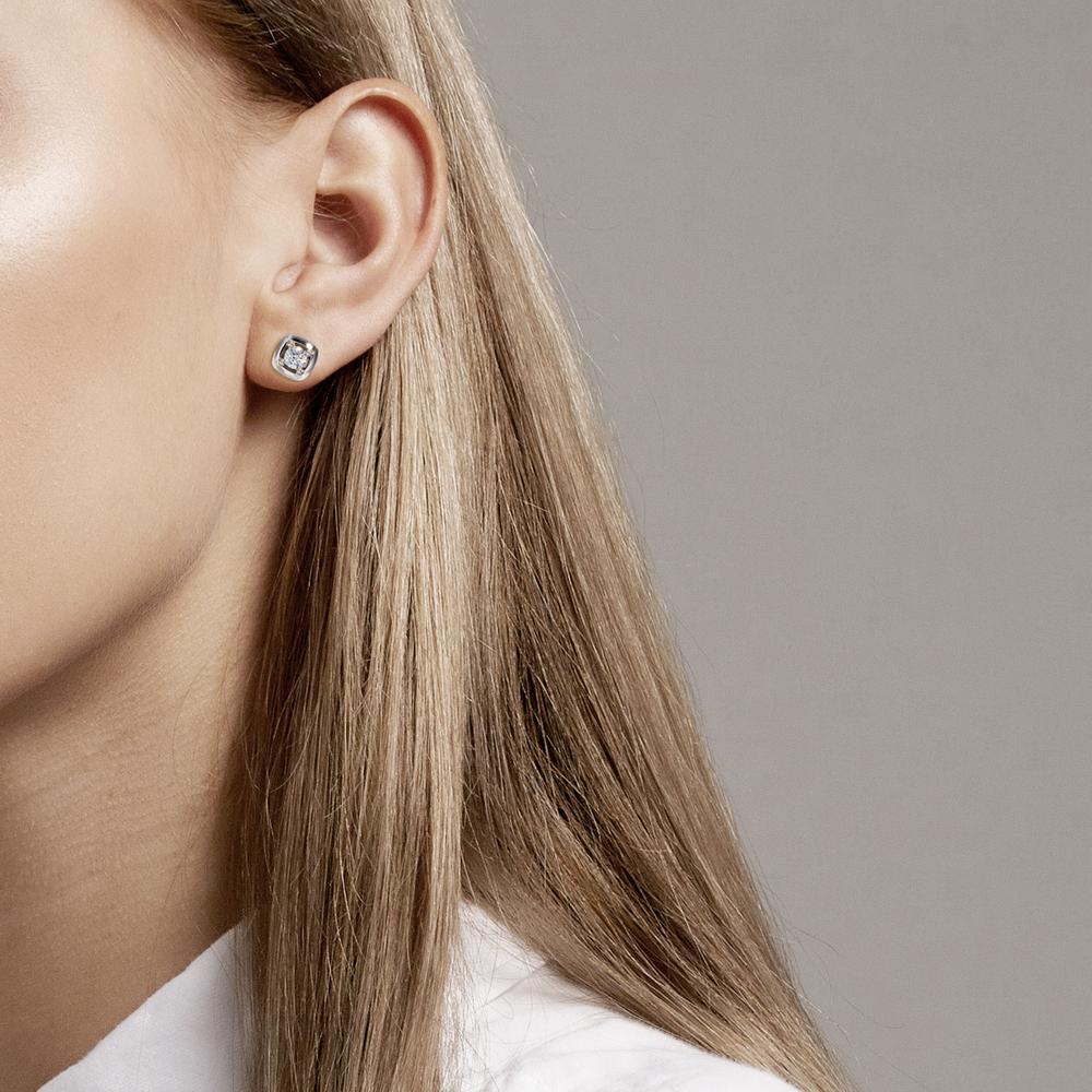 600318_b